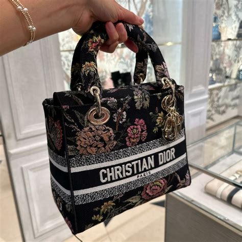 what is the cheapest thing you can buy from dior|cheapest dior bag price.